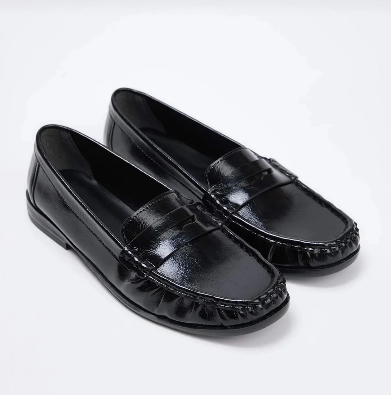 Chaussures casual slip-on femme en carton - Couleur: Noir, Types de couleurs: Cuir verni froissé - Image 1 sur 5