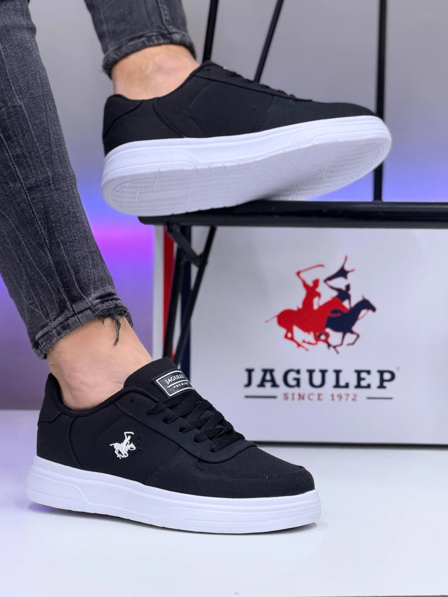 حذاء رياضي أسود للرجال بنعل لاصق - تصميم مريح للاستخدام اليومي - منتج جملة - اللون: أسود, أنواع الألوان: قماش - صورة 1 / 1
