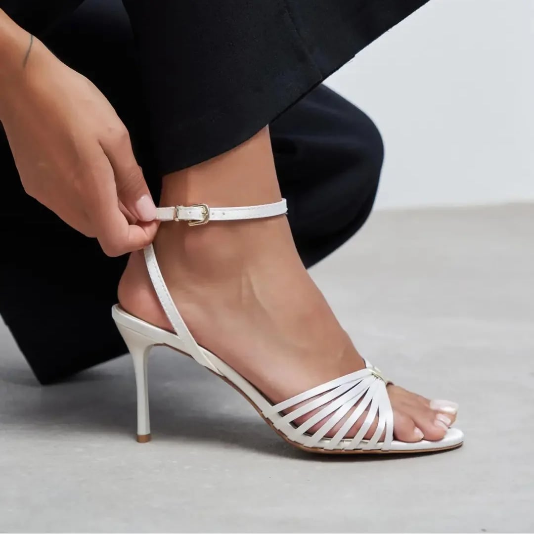 Toptan Yaz Sezonuna Uygun Suni Deri Kadın Topuklu Sandalet Şık ve Konforlu Model - Renk: Altın - Renk: Beyaz - Fotoğraf 1 / 3